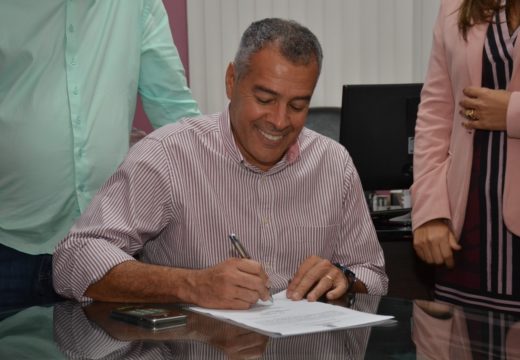 Prefeito Joaquim Neto assina Ordem de Serviço para o início das obras da Unidade de Saúde do Pindobal; a unidade satélite vai minimizar as distâncias entre o atendimento e a população da zona rural
