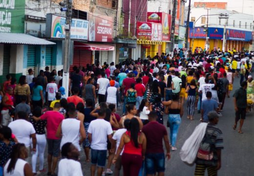 Com apoio da Prefeitura, Marcha para Jesus reuniu fiéis em caminhada com louvores, orações e shows no último sábado (12)