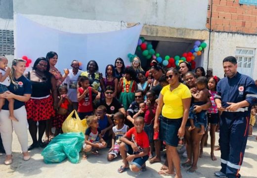 Iniciativa solidária: profissionais do SAMU Alagoinhas entregaram brinquedos às crianças no dia 12 de outubro