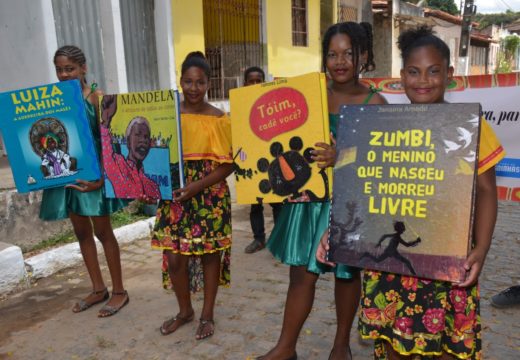 Novembro Negro: escolas municipais promovem ação institucional “Mosaico Vivo: revelando os saberes da comunidade”