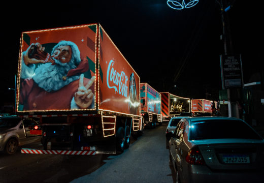 Alagoinhas recebeu a Caravana Iluminada de Natal da Coca-Cola