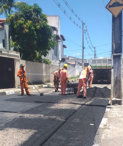 Prefeitura seguiu com obras de infraestrutura e manutenção de vias durante o final de semana