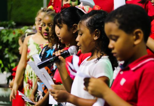 Apresentações de corais natalinos movimentam as praças e abrem calendário dos festejos de fim de ano