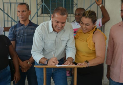 Prefeitura amplia assistência em saúde à comunidade: ordem de serviço para o início das obras da USF Nova Brasília foi assinada nesta quinta-feira (19)