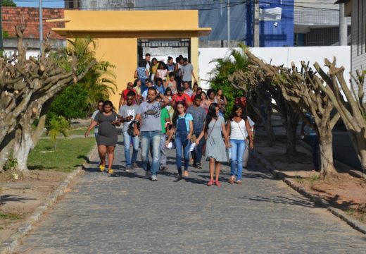 Candidatos realizam provas para os cargos de nível médio e técnico do Concurso da Prefeitura; gabaritos preliminares já estão disponíveis