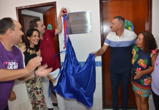 Prefeito Joaquim Neto entrega reforma e ampliação da Escola Profª Helenita Santana da Costa