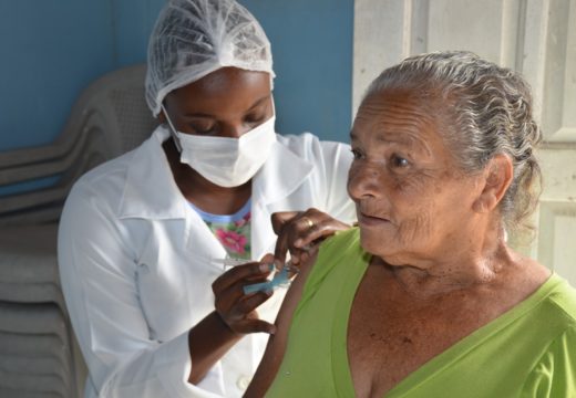 Avanço em cobertura vacinal: mais de 80% dos idosos já receberam a vacinação contra Influenza em Alagoinhas; campanha segue até 23 de maio