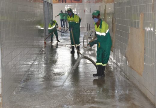 Equipes da Secretaria Municipal de Serviços Públicos realizam “faxinaço” na Central de Abastecimento