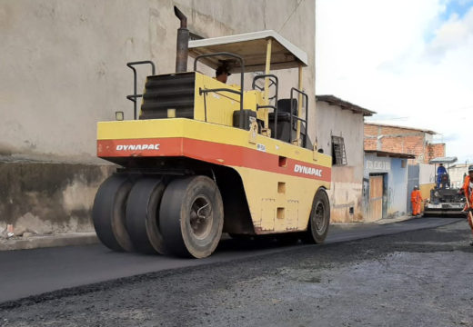 Prefeitura inicia etapa de finalização asfáltica da 8 de Dezembro