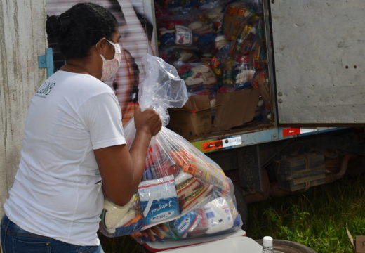 Prefeitura inicia 2ª etapa da distribuição de cestas básicas a alunos da rede municipal