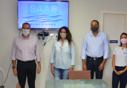 Prefeito Joaquim Neto empossa novo diretor do SAAE e secretária da SECIN