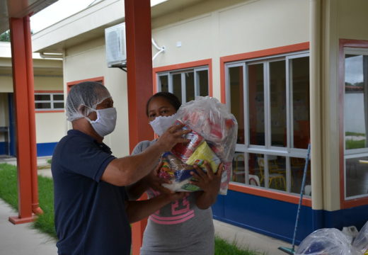 Prefeitura inicia a distribuição de kits da alimentação escolar