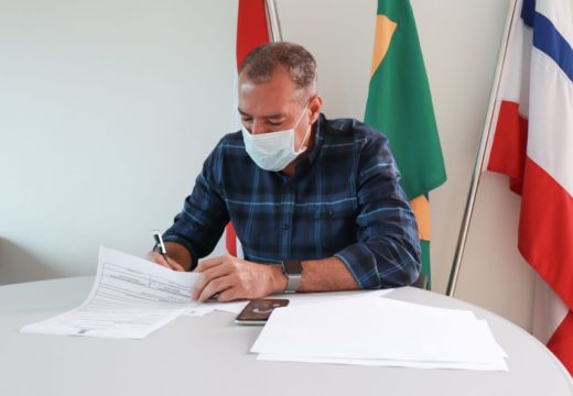 Prefeito Joaquim Neto assina Ordem de Serviço para retomada de construção da quadra poliesportiva do CMA