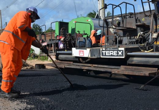 PAVIMENTAÇÃO: Prefeitura chega a última etapa da requalificação das ruas Antônio Conselheiro e Chico Mendes, região de Alagoinhas Velha