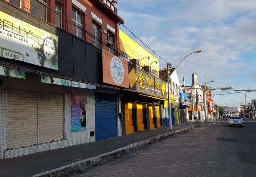 Novas medidas de enfrentamento à Covid-19 entraram em vigor nesta segunda-feira (13)