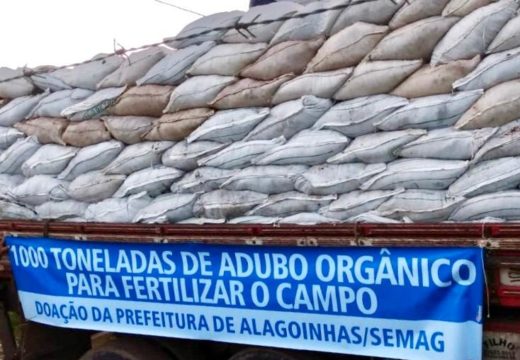 Prefeitura realiza uma série de entregas de adubo às comunidades rurais; cerca de mil toneladas serão distribuídas