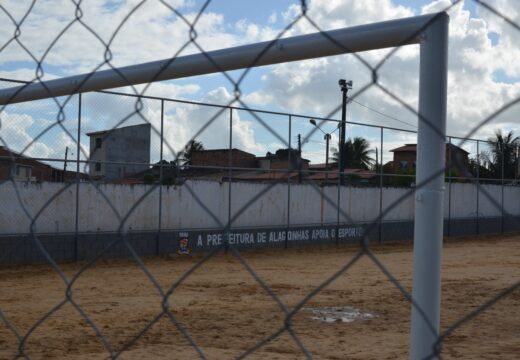 INCENTIVO AO ESPORTE: Completamente reformado, campo de bola “Caveirão” foi entregue nesta sexta-feira (14) à comunidade