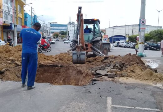 Rompimento de adutora interrompe funcionamento do Sistema Sobocó neste sábado (31); confira localidades afetadas