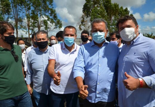 Prefeito Joaquim Neto trata sobre a vacinação em Alagoinhas com o governador do Estado, em visita à Entre Rios