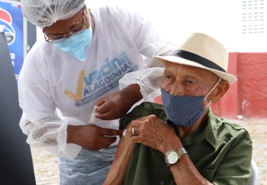 Idosos com 85 anos ou mais serão vacinados até quarta-feira (10)