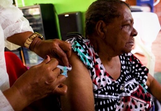Prefeitura inicia a aplicação da segunda dose da vacina contra a Covid-19
