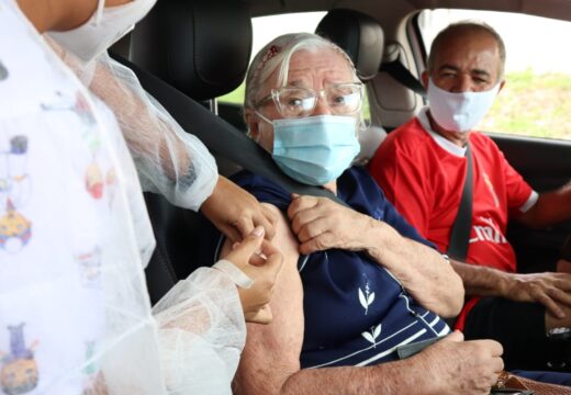 Prefeitura inicia, nesta segunda-feira (01), drive-thru da segunda dose da vacinação para idosos com 90 anos ou mais