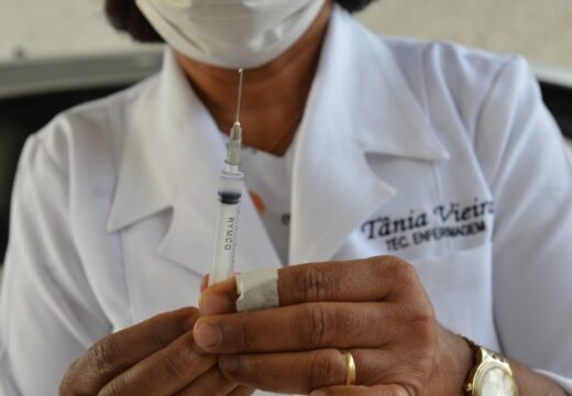 Nesta segunda-feira (08) tem vacinação com segunda dose da Coronavac