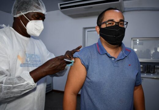 Vacinação contra Covid-19 continua no feriado de 1° de maio em Alagoinhas