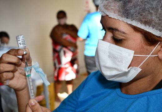 Imunização de idosos com segunda dose da Coronavac continua nesta quarta (12), em Alagoinhas