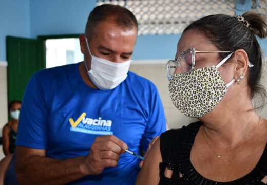 Com Vacinaço de 32 horas, Alagoinhas (BA) ultrapassa 34 mil pessoas vacinadas contra a Covid-19
