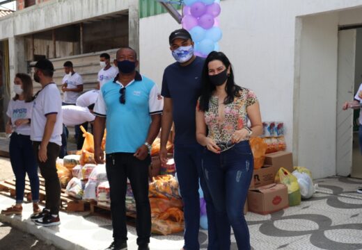 Drive-Thru Solidário: funcionários do SAAE arrecadam meia tonelada de alimentos para doação