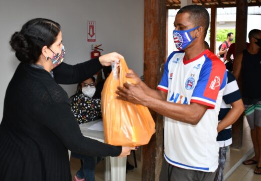 Prefeitura de Alagoinhas começa a distribuição das 30 toneladas de alimentos arrecadados no Drive-Thru Solidário
