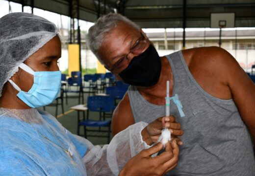 COVID-19: Aplicação da segunda dose com a Coronavac será retomada na segunda-feira (17)