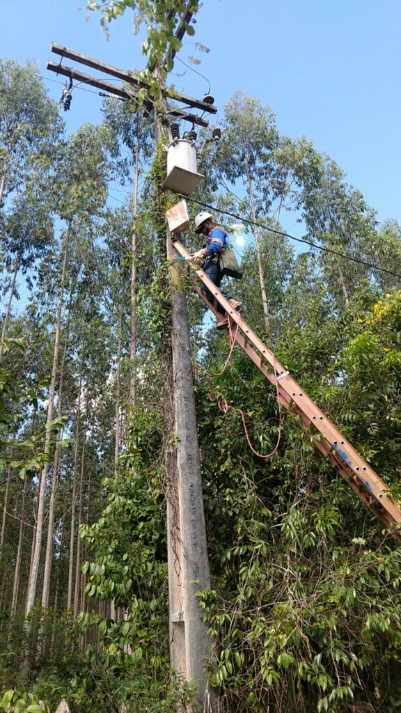 WhatsApp-Image-2021-05-28-at-14.21.20-1-576x1024 Mais de 50 localidades já foram contempladas no mutirão de iluminação pública da Prefeitura de Alagoinhas