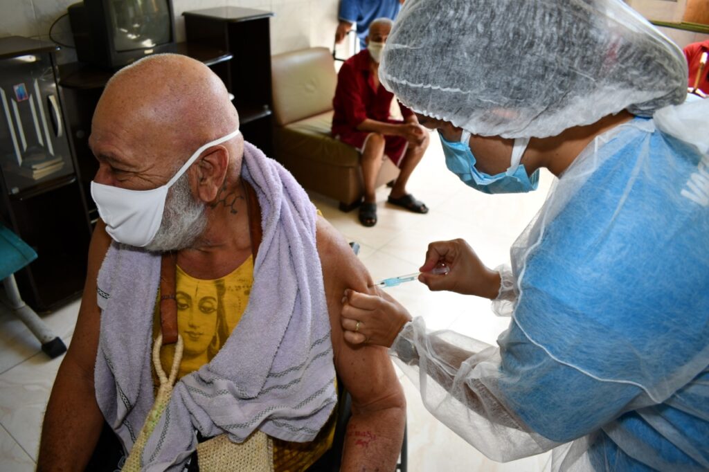v-1024x682 População de Alagoinhas (BA) já pode se vacinar contra Gripe Influenza