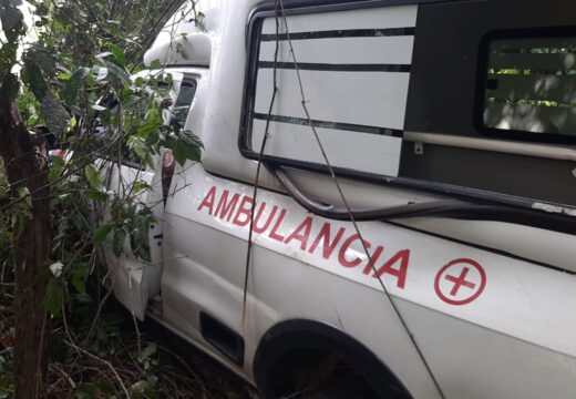 Vítimas de acidente com ambulância da Secretaria de Saúde de Alagoinhas foram assistidas e passam bem