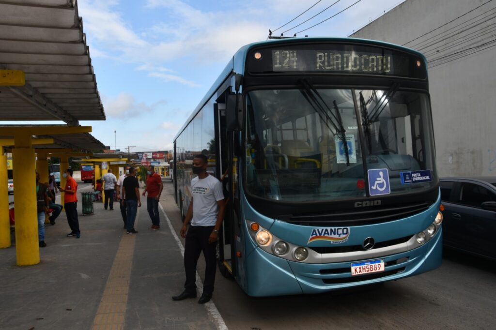 WhatsApp-Image-2021-06-19-at-14.27.30-1024x682 Prefeitura de Alagoinhas apresenta ônibus da frota emergencial que vai operar as linhas do lote 2