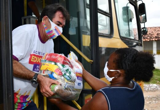 SEDUC inicia nova etapa de distribuição de cestas básicas a alunos da rede municipal de ensino