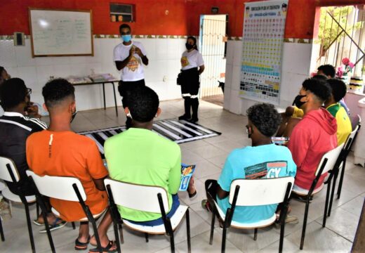 SMTT realiza palestras educativas na Semana Nacional do Trânsito
