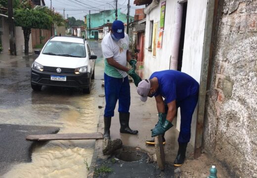 OPERAÇÃO CHUVA: EQUIPES DO SAAE REFORÇAM A DESOBSTRUÇÃO DE REDES DE ESGOTO EM ALAGOINHAS