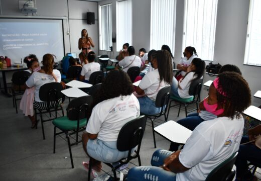 Palestra sobre empreendedorismo encerra cursos profissionalizantes para mulheres oferecidos pela Prefeitura de Alagoinhas