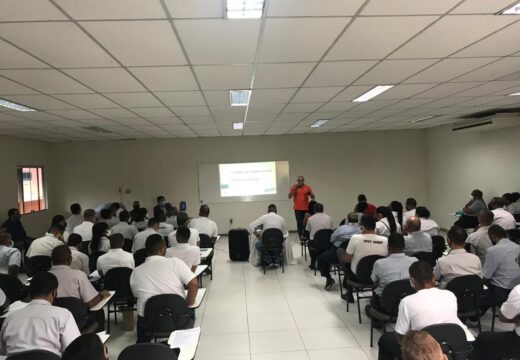 Funcionários do transporte coletivo recebem treinamento sobre o sistema de integração de linhas