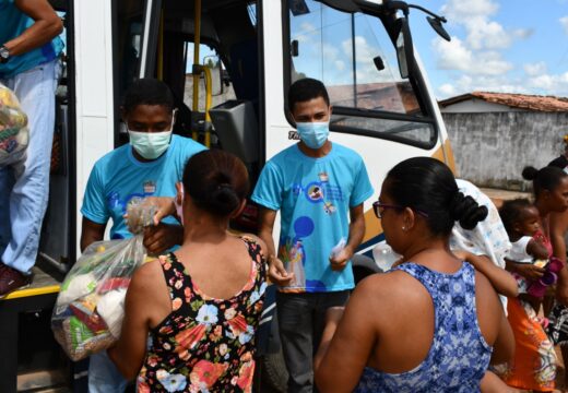 Cestas básicas são entregues aos moradores do Parque São Bernardo em situação de vunerabilidade social