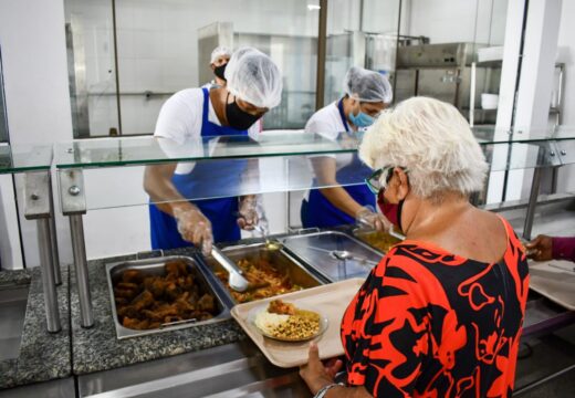 Em celebração à Sexta-feira Santa, SEMAS promove almoço especial gratuito no Restaurante Popular