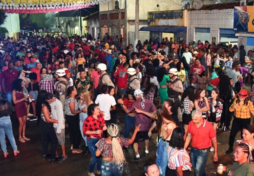 Primeira noite de São João nos distritos é marcada pela alegria e tranquilidade