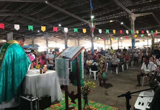 Emoção marca retomada das missas em louvor à Santo Antônio na Central de Abastecimento