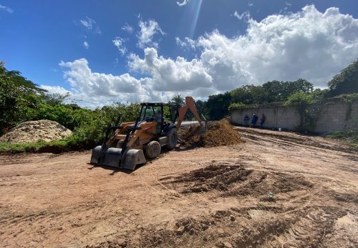 Obras avançam e mais ruas em diversos bairros estão sendo preparadas para receber asfalto