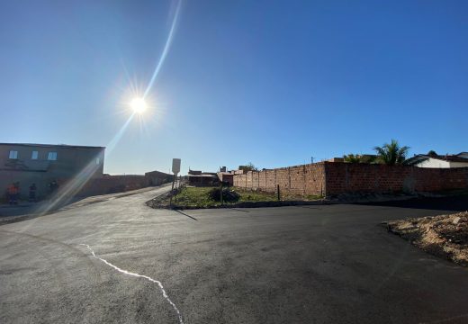 Prefeitura realiza pavimentação asfáltica da Rua Paraíso, na Nova República, e da ligação entre o Urupiara, Brisas do Catu e Parque São Francisco