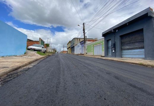 Rua Paraguaçu, na Vila Marçal, é beneficiada com obra de pavimentação