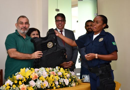Prefeitura faz entrega de coletes balísticos para agentes da Guarda Municipal